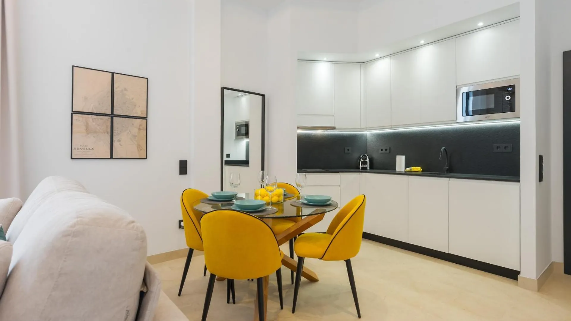 New Design Apartment - Private Patio - Gallos 3 Sevilla