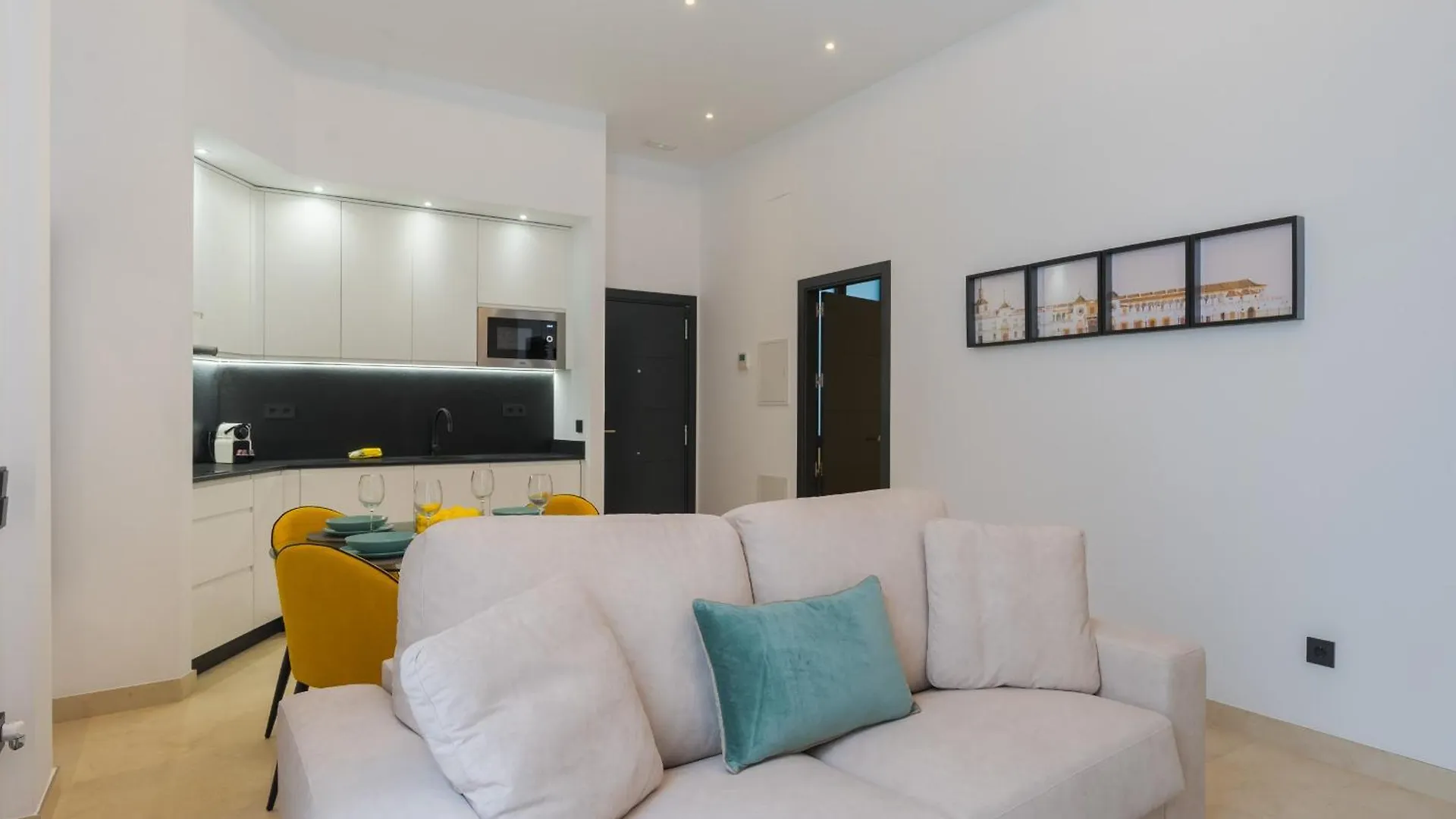 New Design Apartment - Private Patio - Gallos 3 Sevilla İspanya