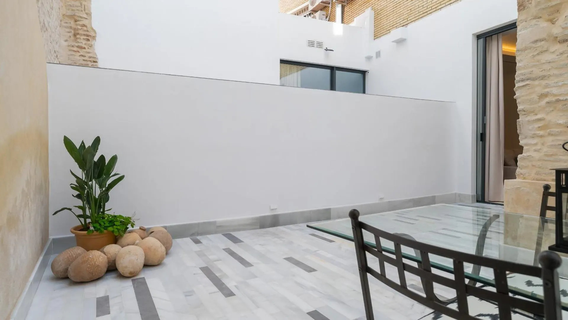 New Design Apartment - Private Patio - Gallos 3 Seville 0*,